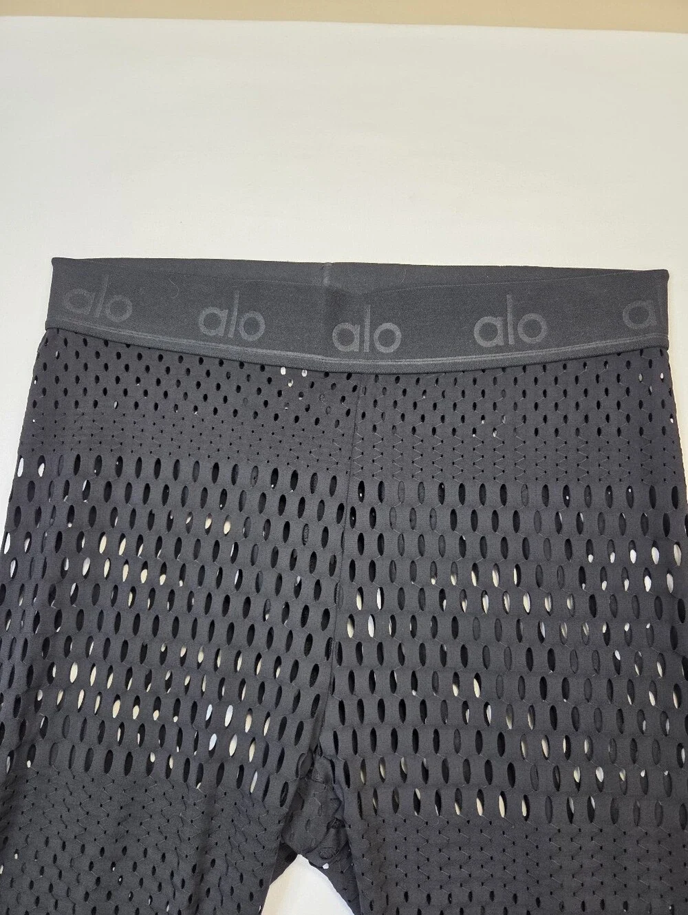 Alo Yoga High Waist Mesh Capri Leggings Black Laser Cut Size L